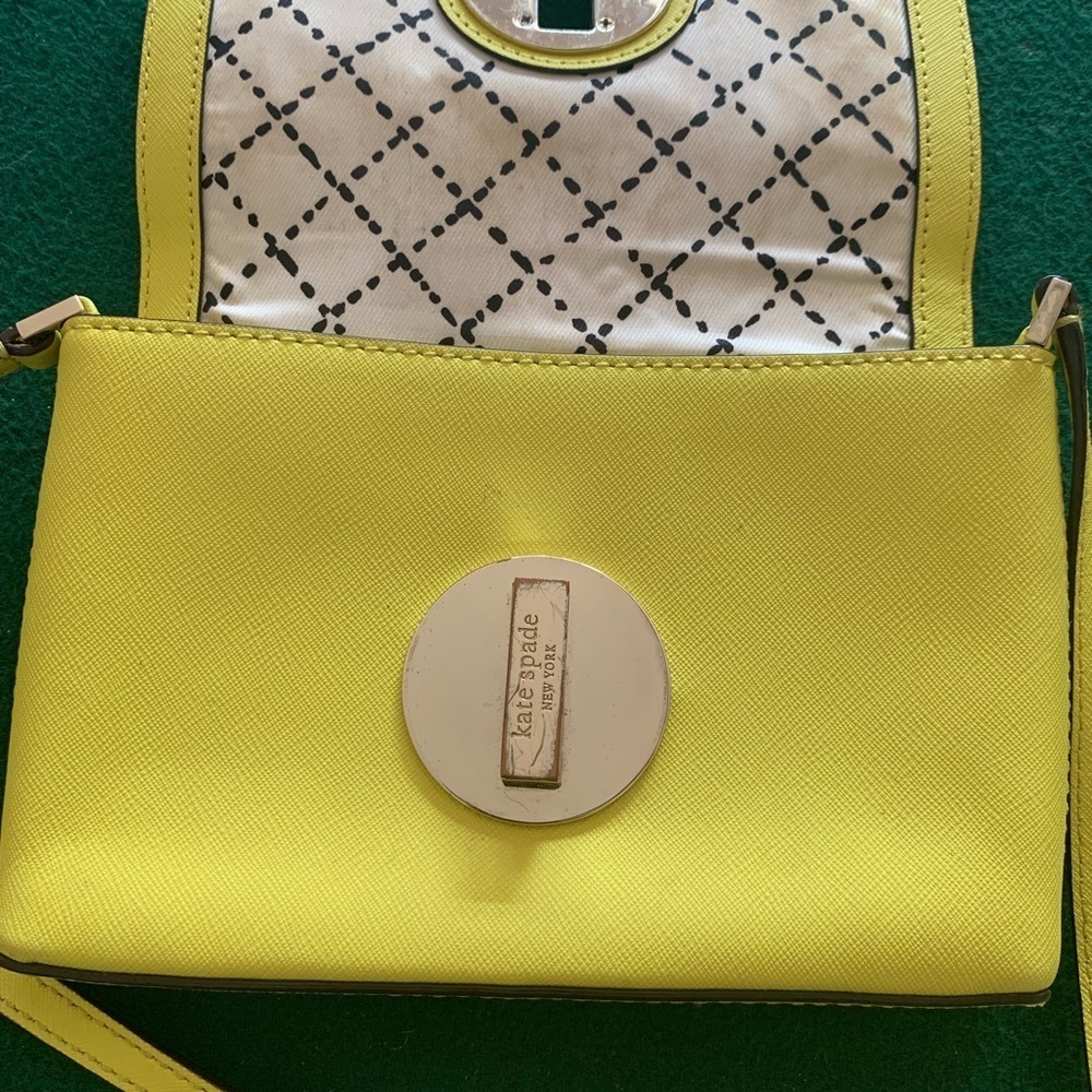 KATE SPADE Newbury Lane Sally Turn Lock Crossbody Neon Yellow Leather WKRU2256 - Picture 3 of 5